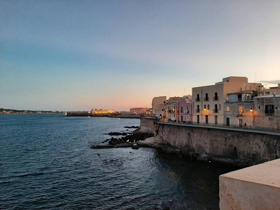 Casa Noa, Il Tuo Appartamento Nel Cuore Di Ortigia Syracuse Luaran gambar